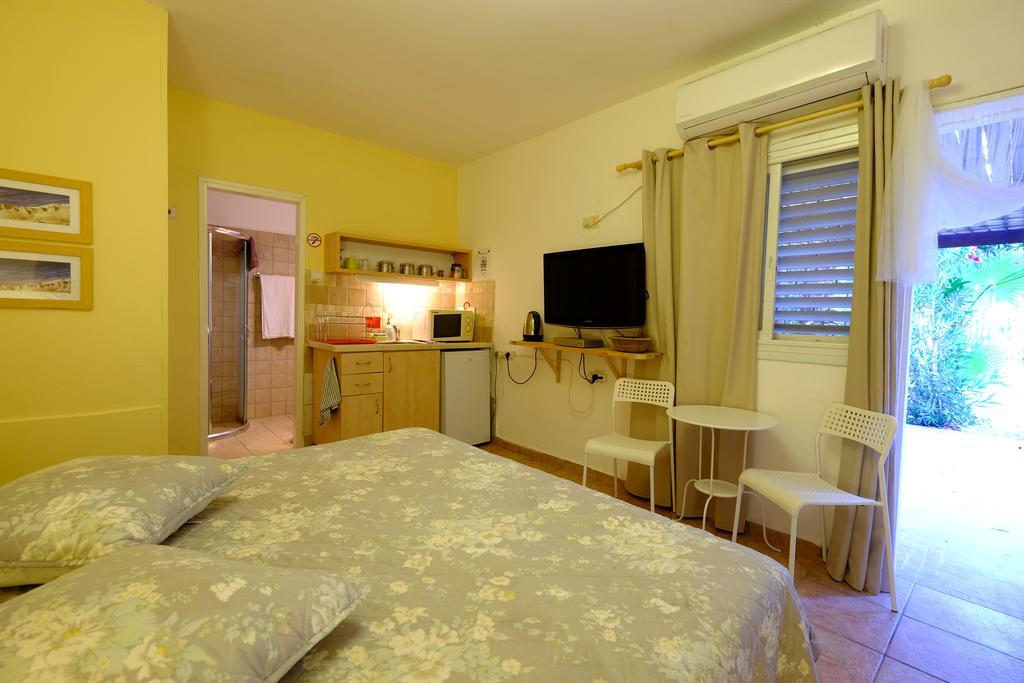 Gil'S Guest Rooms Neve Zohar Værelse billede