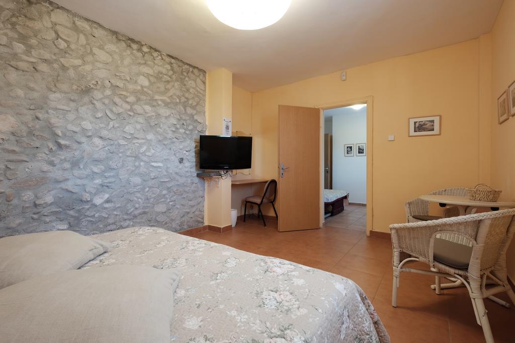 Gil'S Guest Rooms Neve Zohar Værelse billede