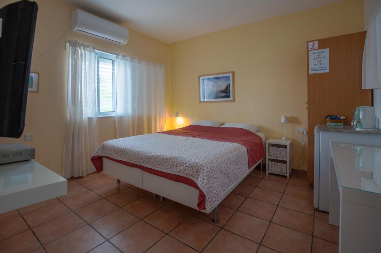 Gil'S Guest Rooms Neve Zohar Eksteriør billede